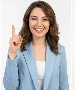 Ersağ üyeliği için sponsorunu bulduğunu fark eden, işaret parmağını kaldırarak fikir bulan mutlu kadın.